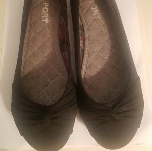 Black flats by Report size 8